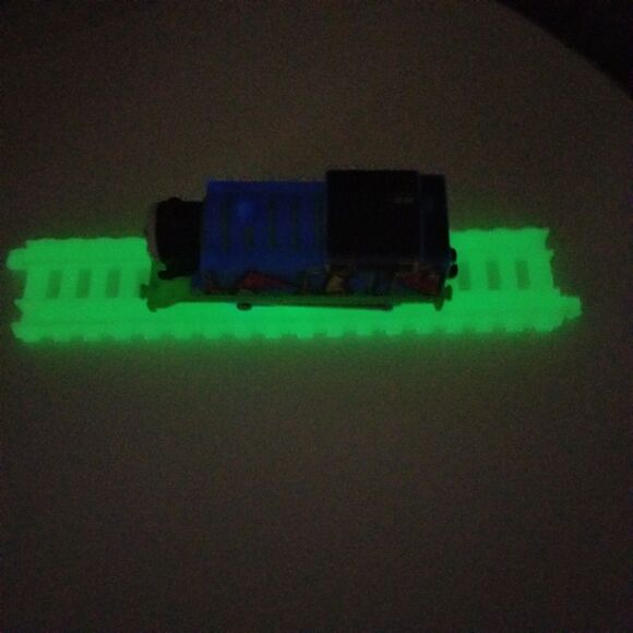 Thomas & Friends Trackmaster Hyper Glow Thomas Engine Glow in the Dark working. - Picture 8 of 8